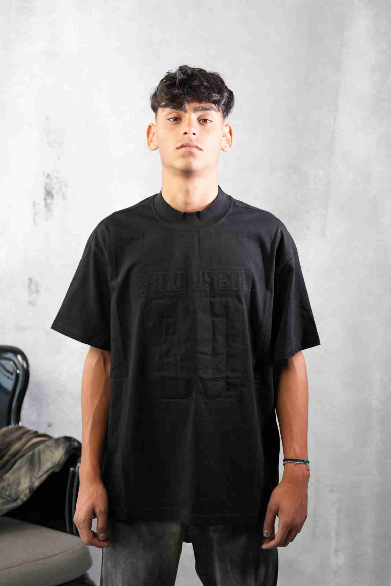 T-shirt black